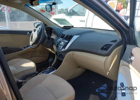 2013 Hyundai Accent Gls/Se z USA, uszkodzony, nr VIN KMHCU4AE6DU299622